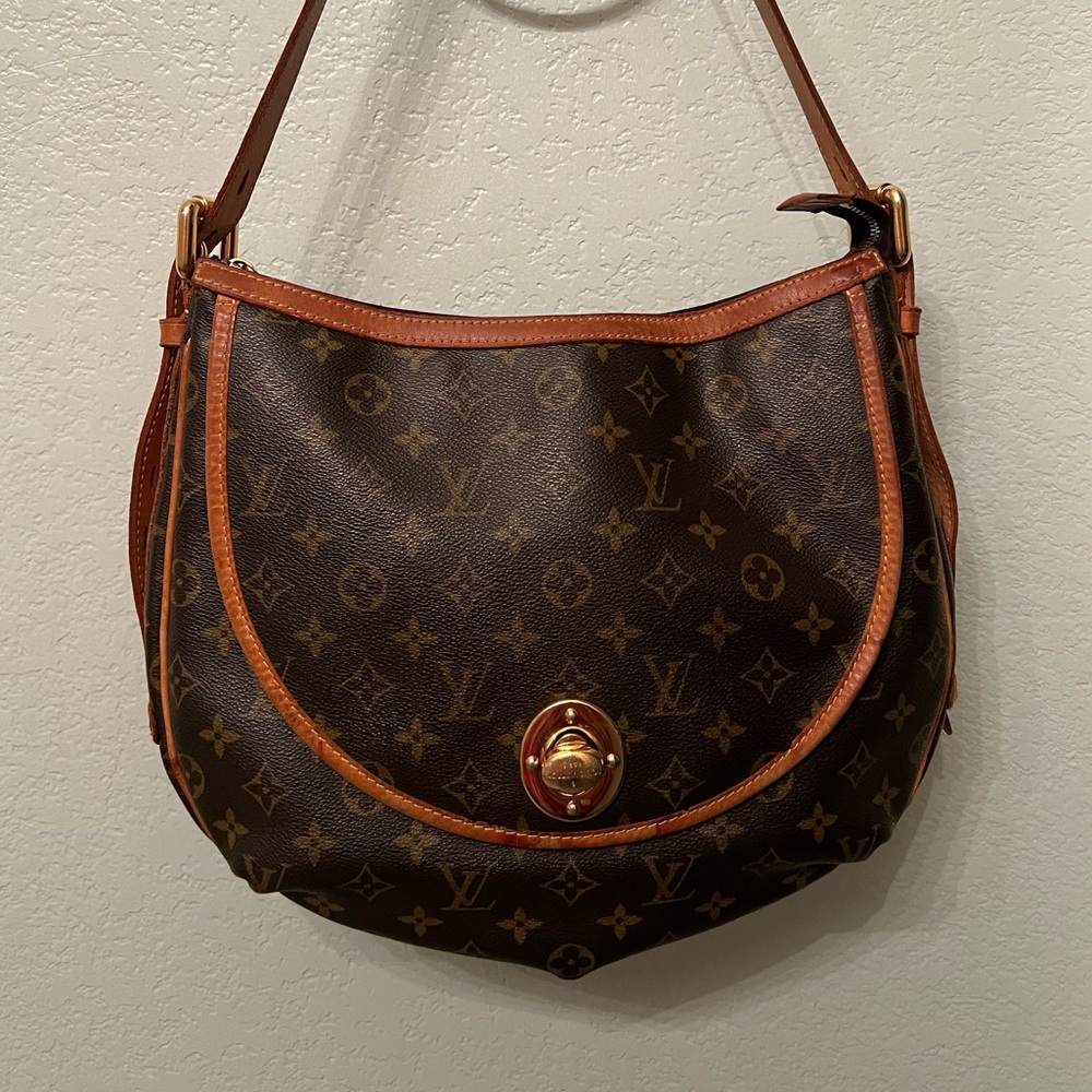 Louis Vuitton shoulder bag